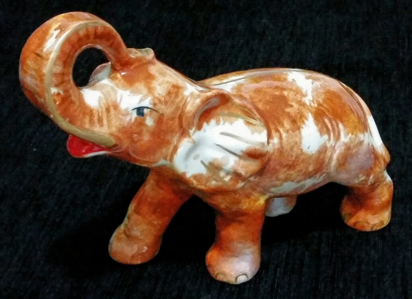 elefante de cerâmica
